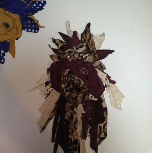 On HOLD❤️Flower pin